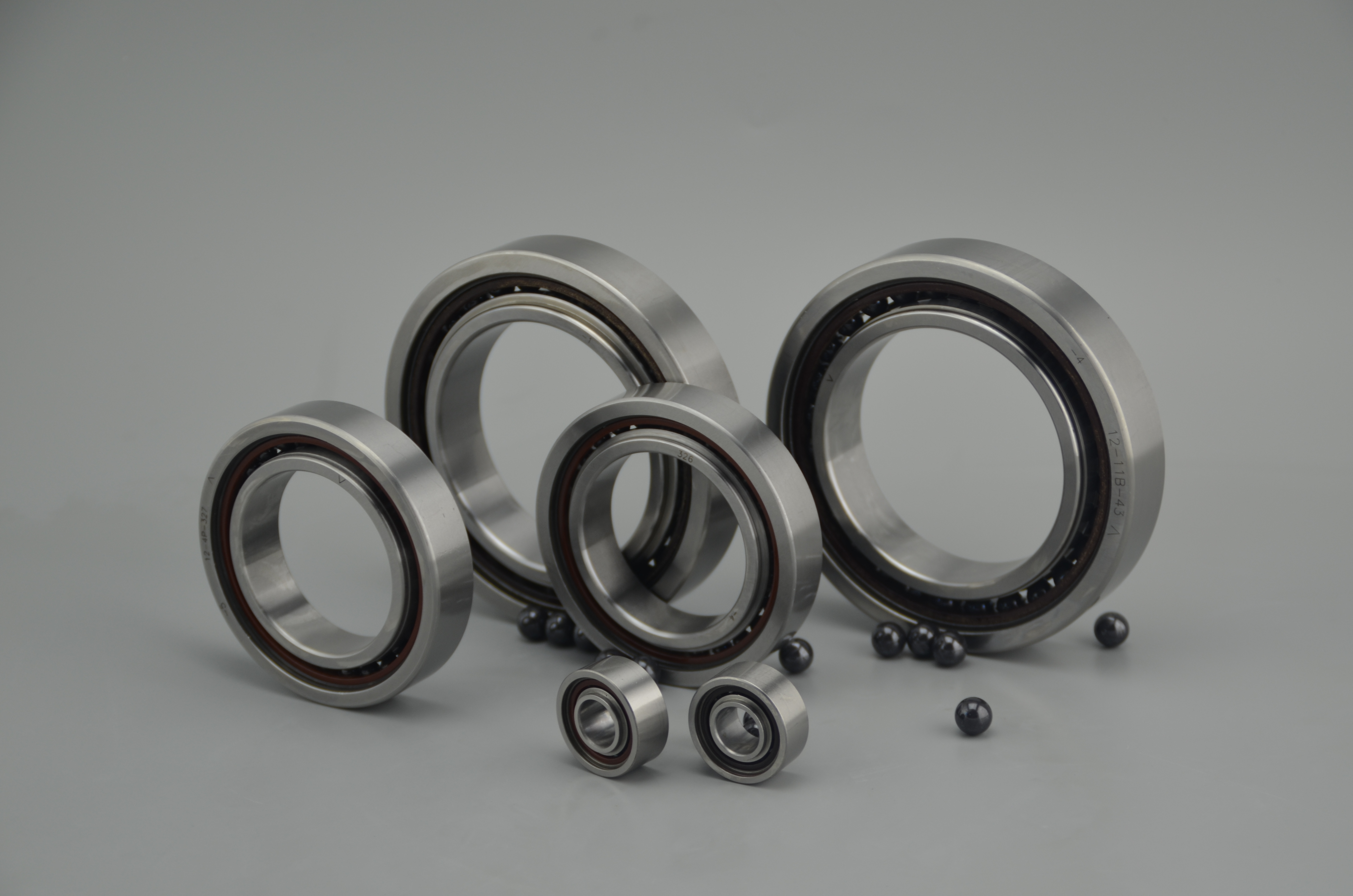 Hybrid ceramic ball bearings